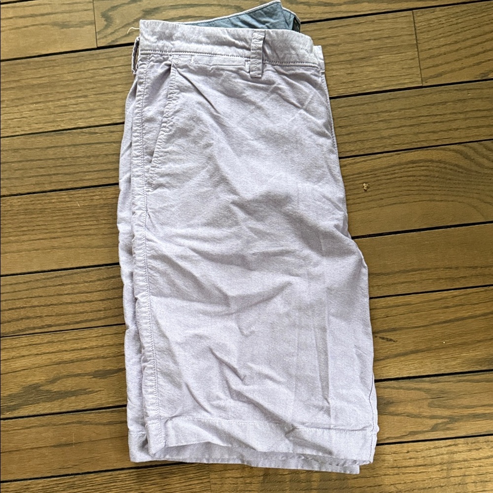 Classic flat front shorts in lavendar